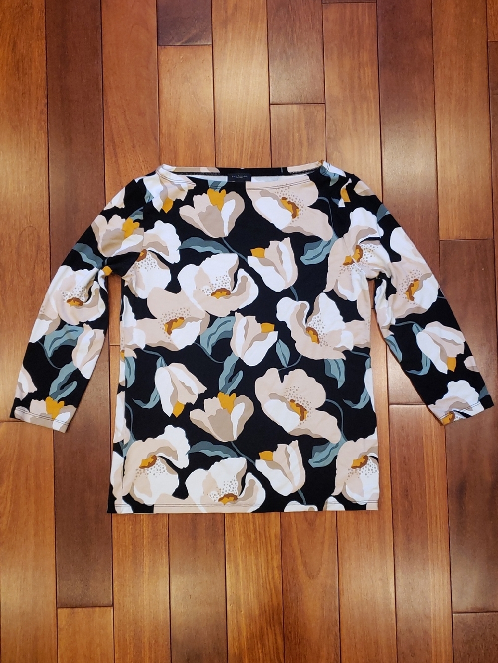 Ann Taylor Extra Small Floral 3/4 Sleeve Shirt